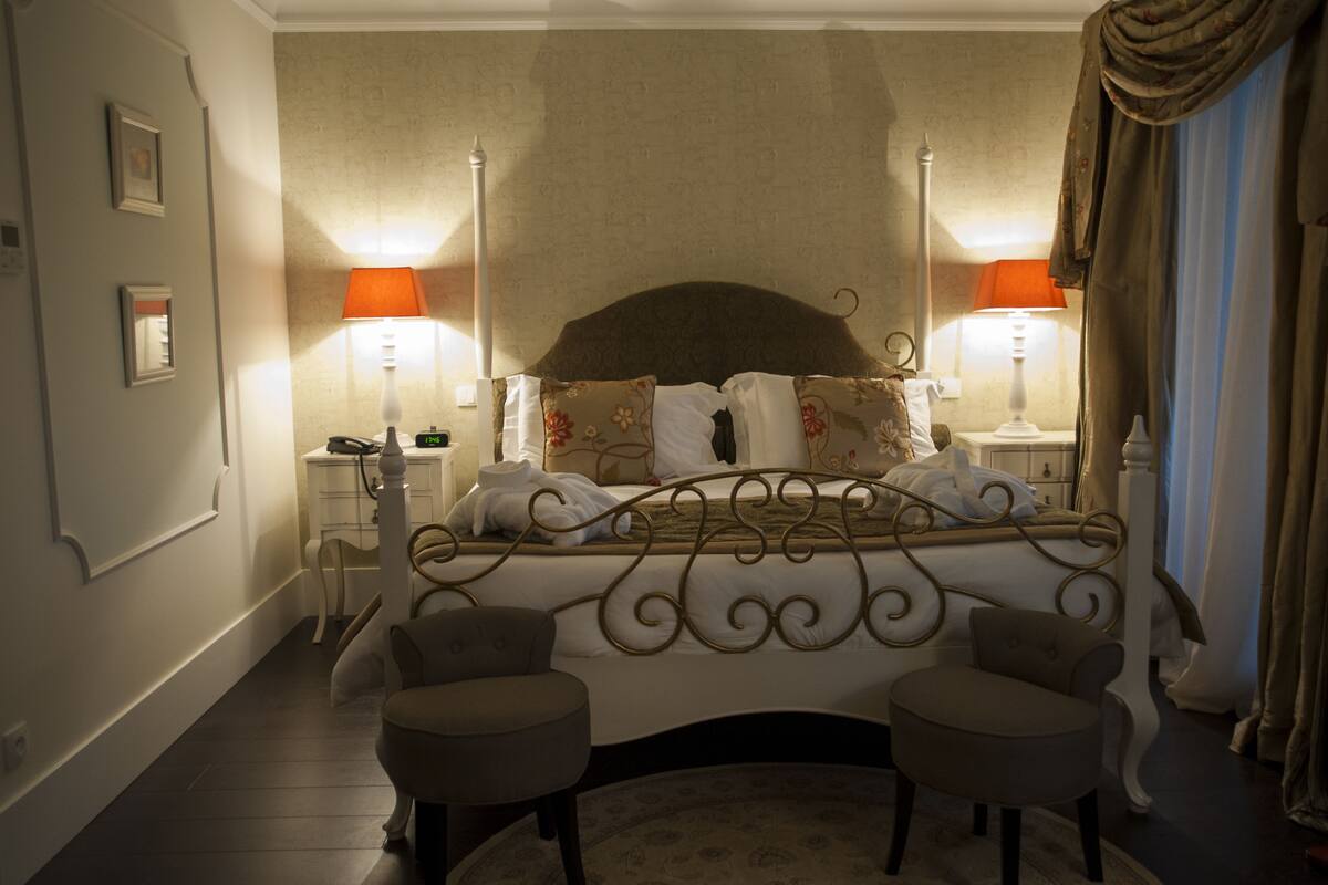 minibar, in-room safe, individually decorated, individually furnished