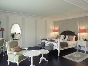 Minibar, in-room safe, individually decorated, individually furnished