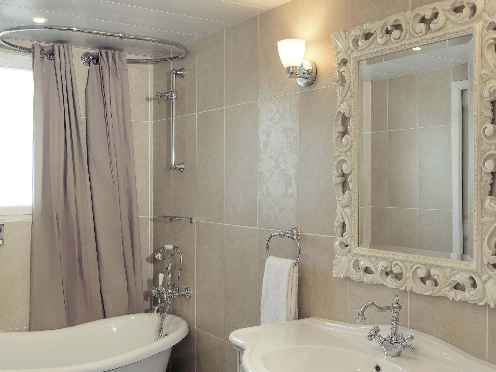 classic room, 1 double bed, terrace | minibar, in-room safe, individually decorated, individually furnished