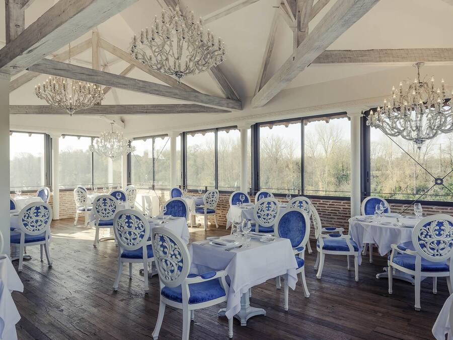 Breakfast, lunch, dinner served; French cuisine