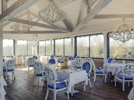 Se sirven desayunos, almuerzos, cenas y cocina francesa 