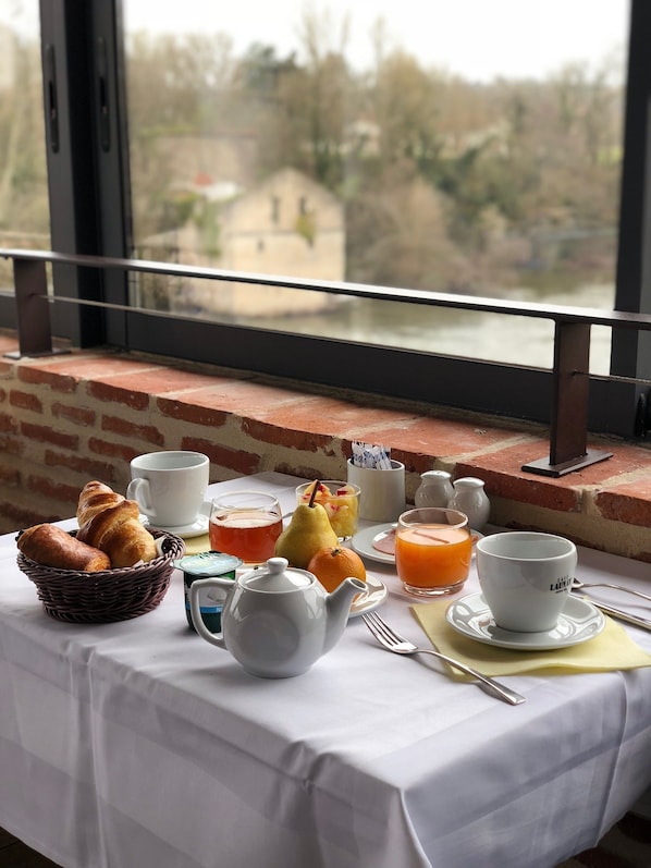 Daily buffet breakfast for a fee