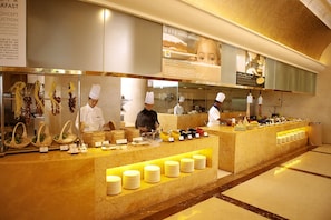 Tägliches Frühstücksbuffet gegen Gebühr