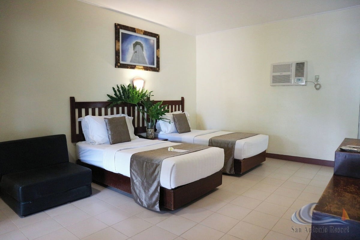 Chambre Deluxe, patio | Rideaux occultants, draps fournis