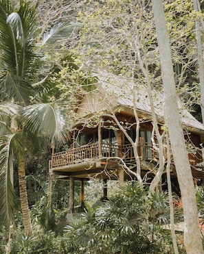 1 bedroom, in-room safe, free WiFi, bed sheets