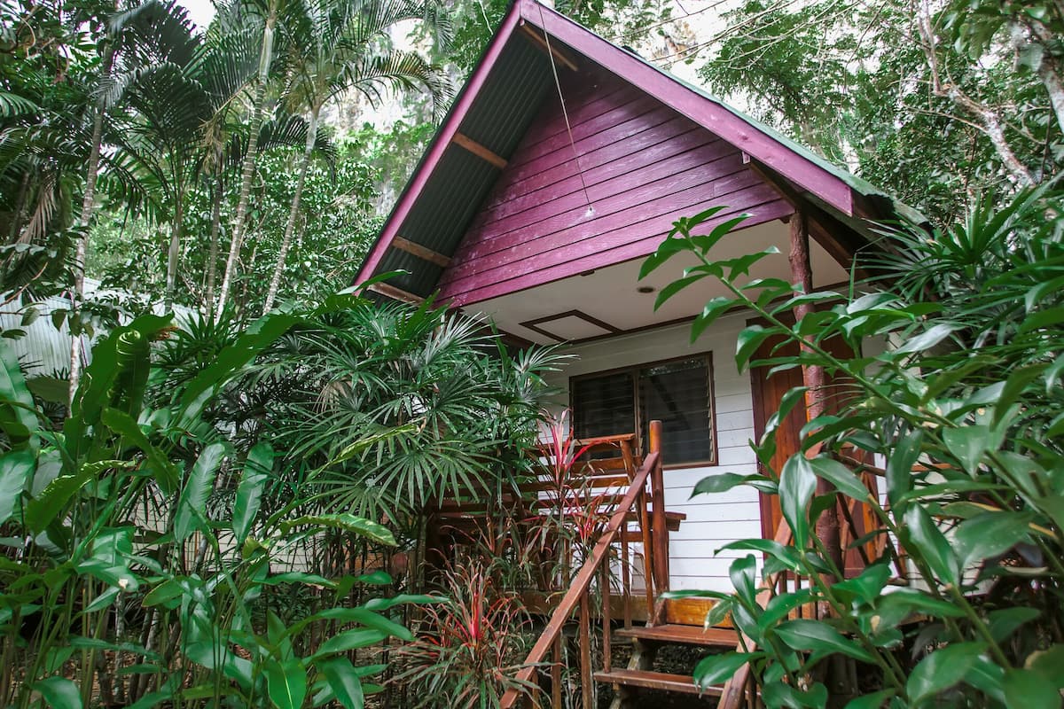 Bungalow with Fan | ตู้นิรภัยในห้องพัก, Wi-Fi ฟรี, ผ้าปูที่นอน