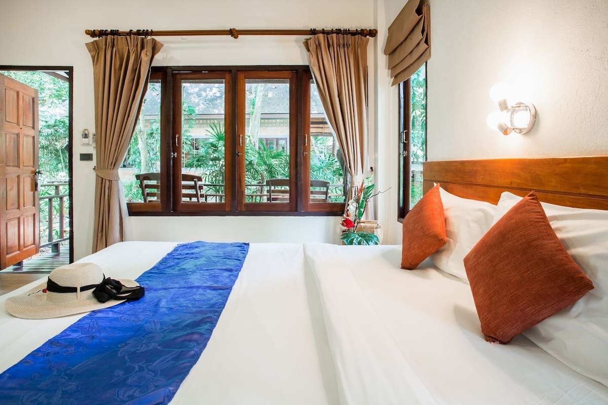 ตู้นิรภัยในห้องพัก, Wi-Fi ฟรี, ผ้าปูที่นอน
