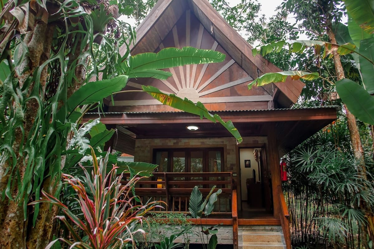 Triple Bungalow | ตู้นิรภัยในห้องพัก, Wi-Fi ฟรี, ผ  ้าปูที่นอน