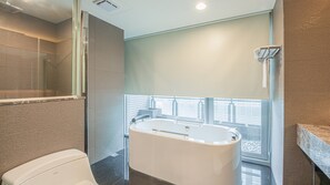 Classic Quadruple Room | Bathroom | Hair dryer, towels, shampoo, toilet paper - CHECK inn Select Taichung Dadun (Taichung)