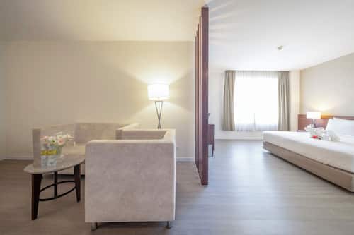 In-room safe, desk, laptop workspace, soundproofing