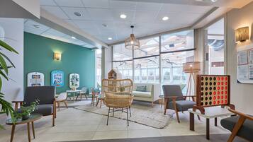 Lobby lounge