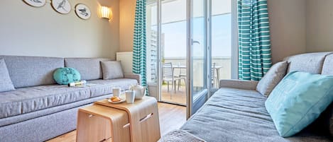 Apartment 4 people - 1 bedroom - Terrace or balcony - Bocage view | Blackout drapes, iron/ironing board, cribs/infant beds, free WiFi