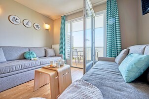 Appartement, 1 slaapkamer, balkon | Verduisterende gordijnen, een strijkplank/strijkijzer, babybedden