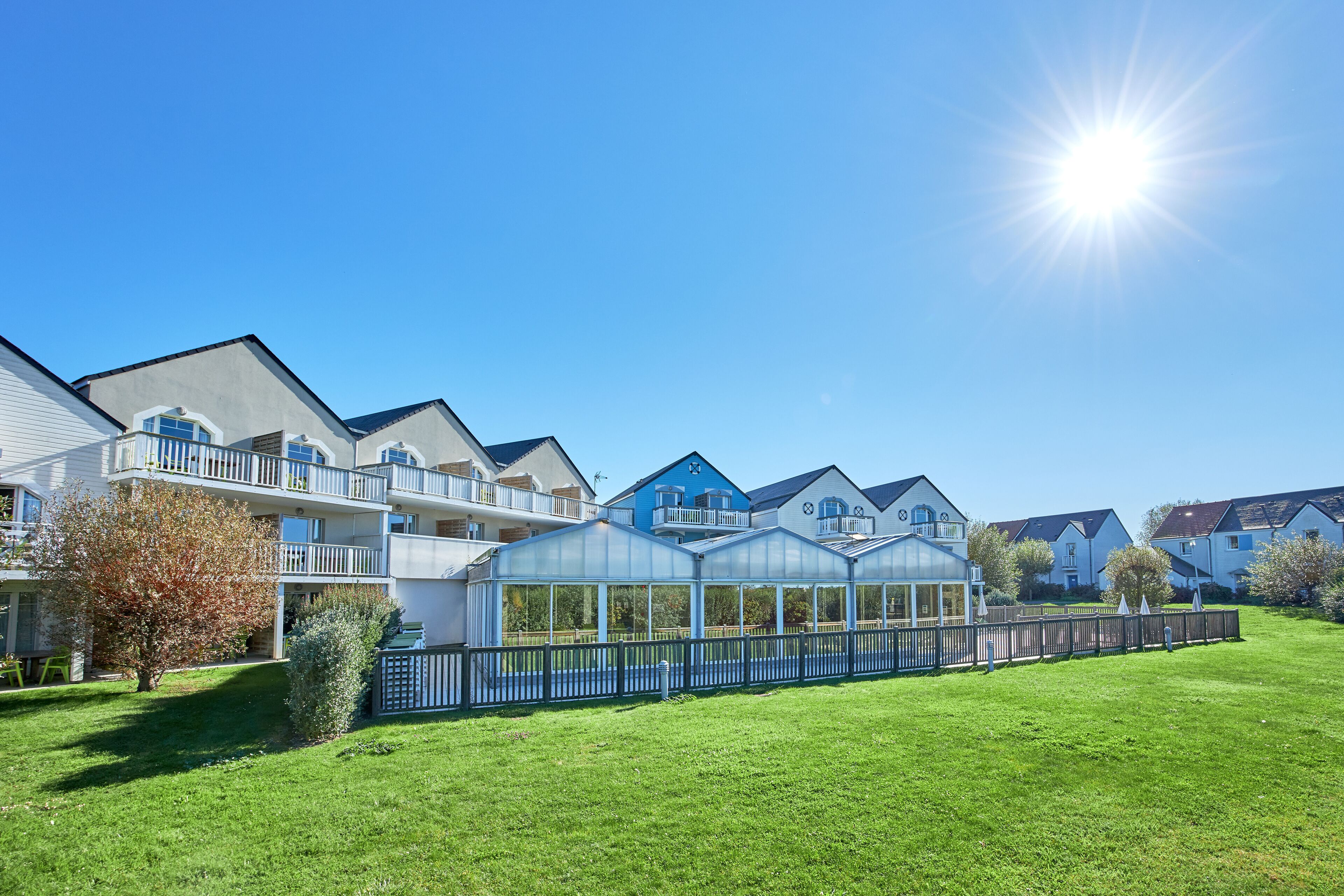 Kolam renang indoor