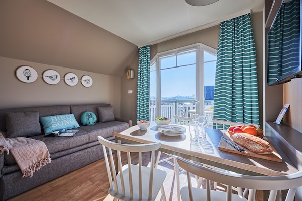 Apartment 4 people - 1 bedroom -  Terrace or balcony | Living area - Residence Pierre & Vacances Le Chant des Oiseaux (Courseulles-sur-Mer)