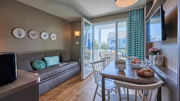 Apartment 4 people - 1 bedroom - Terrace or balcony - Bocage view | Living area | TV