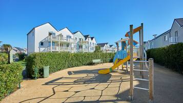 Children’s play area – outdoor