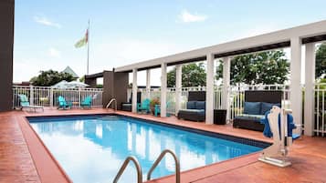 Outdoor pool, pool loungers