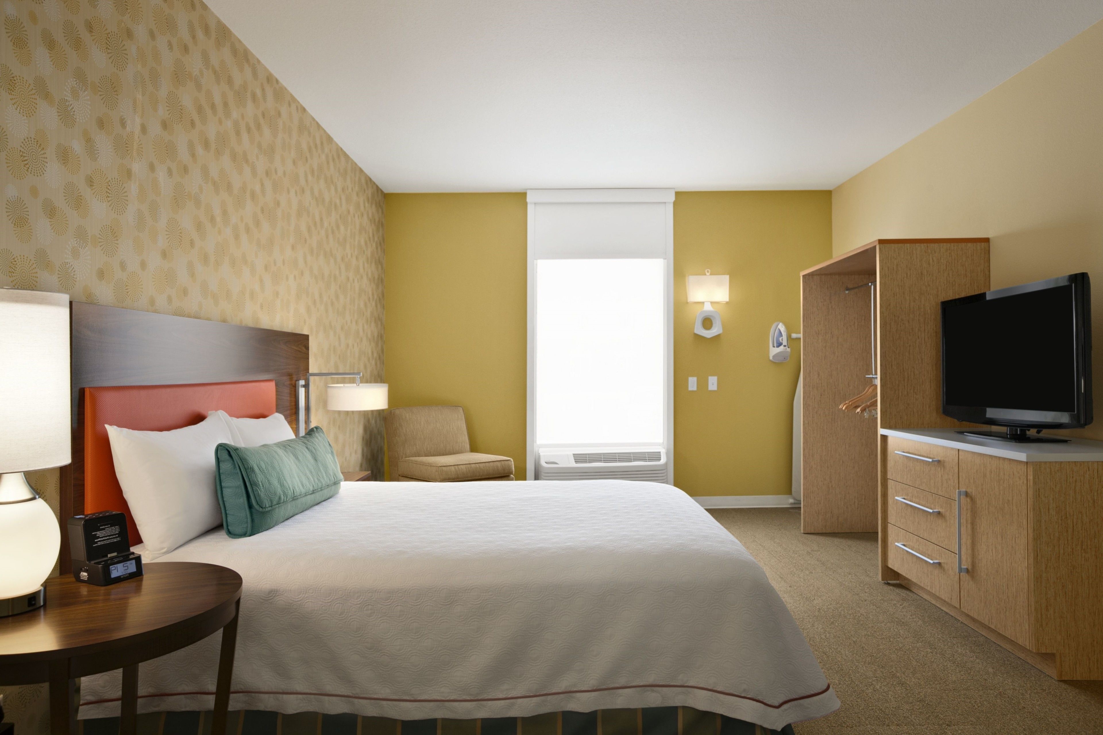 suite, accessible, non smoking | in-room safe, blackout curtains, free cots/infant beds, free wifi