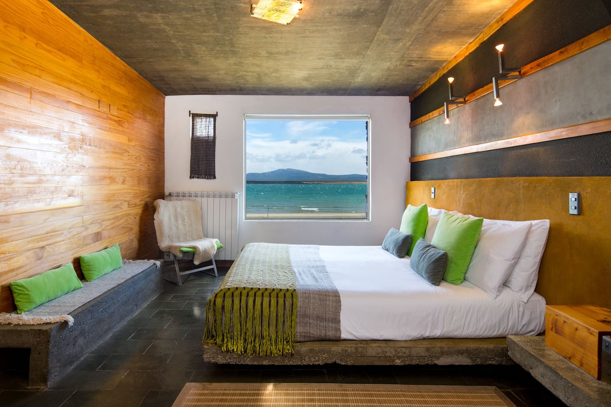 double room, 1 double bed | in-room safe, individually decorated, individually furnished, desk