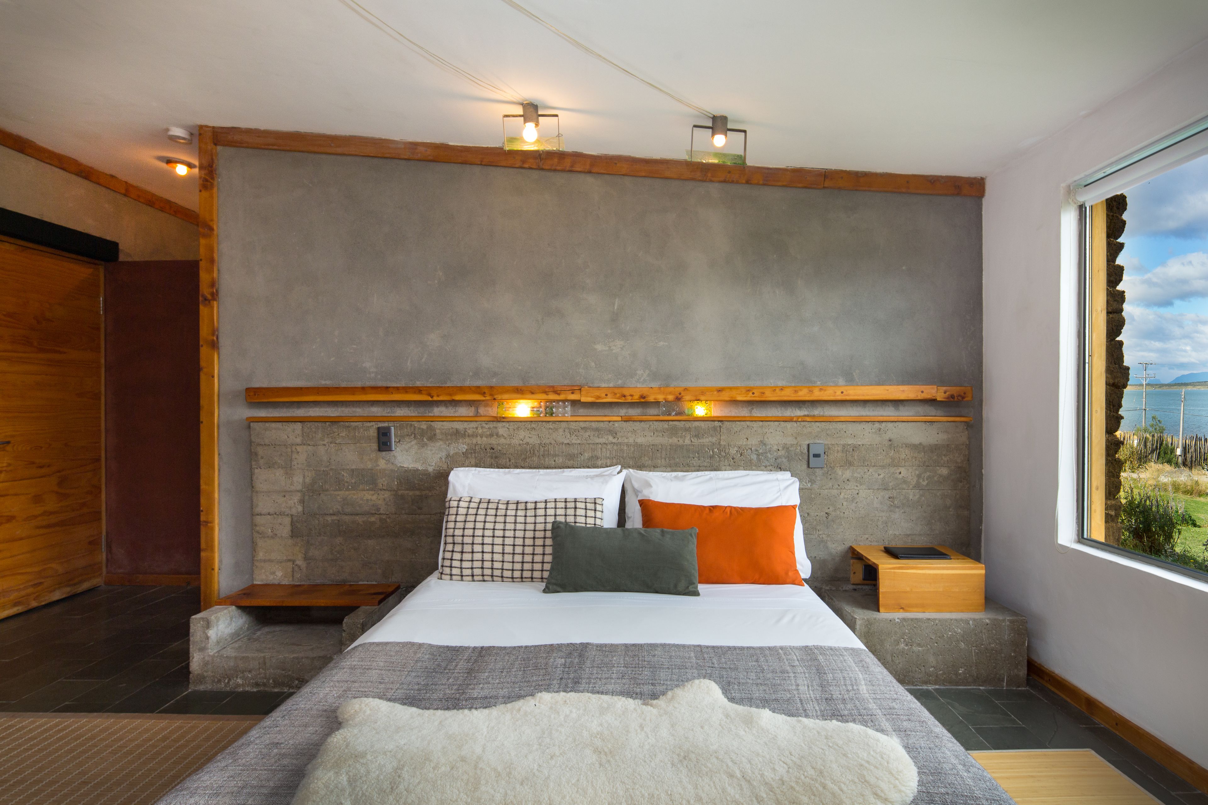 standard room, 1 double bed | in-room safe, individually decorated, individually furnished, desk