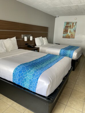 Estudio Deluxe, 2 camas Queen size | Ropa de cama de alta calidad, edredón y escritorio 