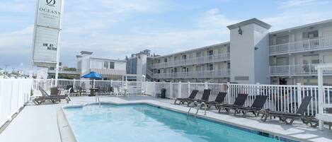 Piscine extérieure (ouverte en saison)