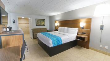 Studio – deluxe, 1 kingsize-seng | Sengetøy av topp kvalitet, dundyner og skrivebord