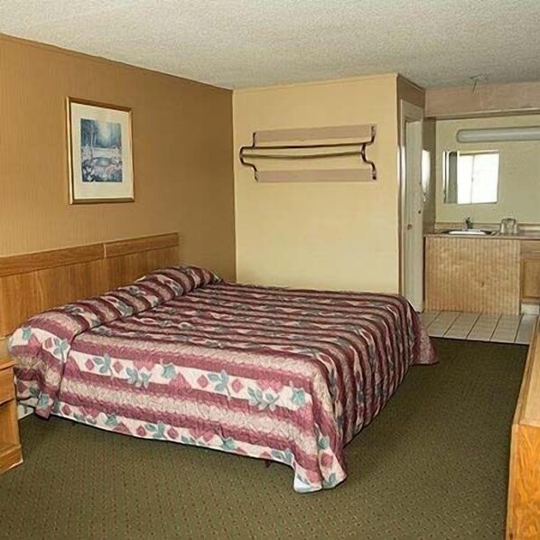 Deluxe Room, 1 King Bed | Desk, free WiFi, bed sheets
