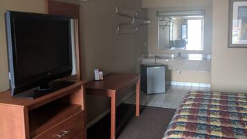 Deluxe Room, 2 Double Beds | Desk, free WiFi, bed sheets