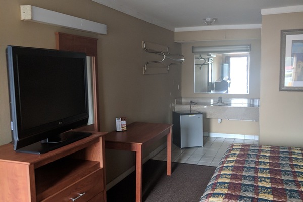 Deluxe Room, 2 Double Beds | Desk, WiFi (free), bed sheets