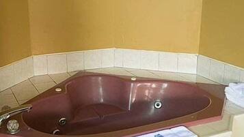 Deluxe Room, 1 King Bed | Jetted tub