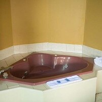 Deluxe Room, 1 King Bed | Jetted tub