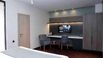 Superior Room, 1 King Bed, Non Smoking | Premium bedding, Select Comfort beds, in-room safe, blackout drapes