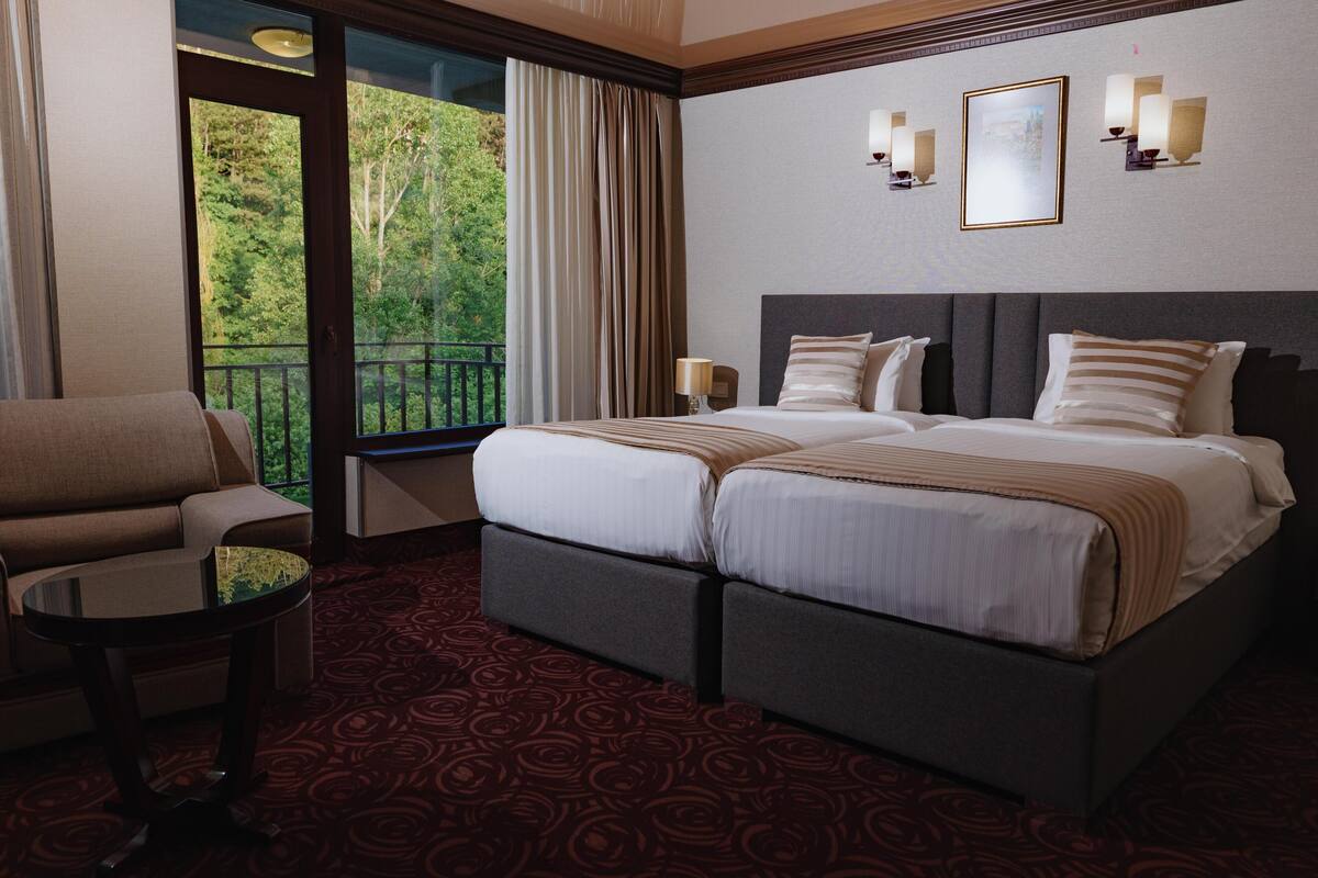 Suite, Meerdere bedden, niet-roken, balkon | Luxe beddengoed, Select Comfort-bedden, een kluis op de kamer
