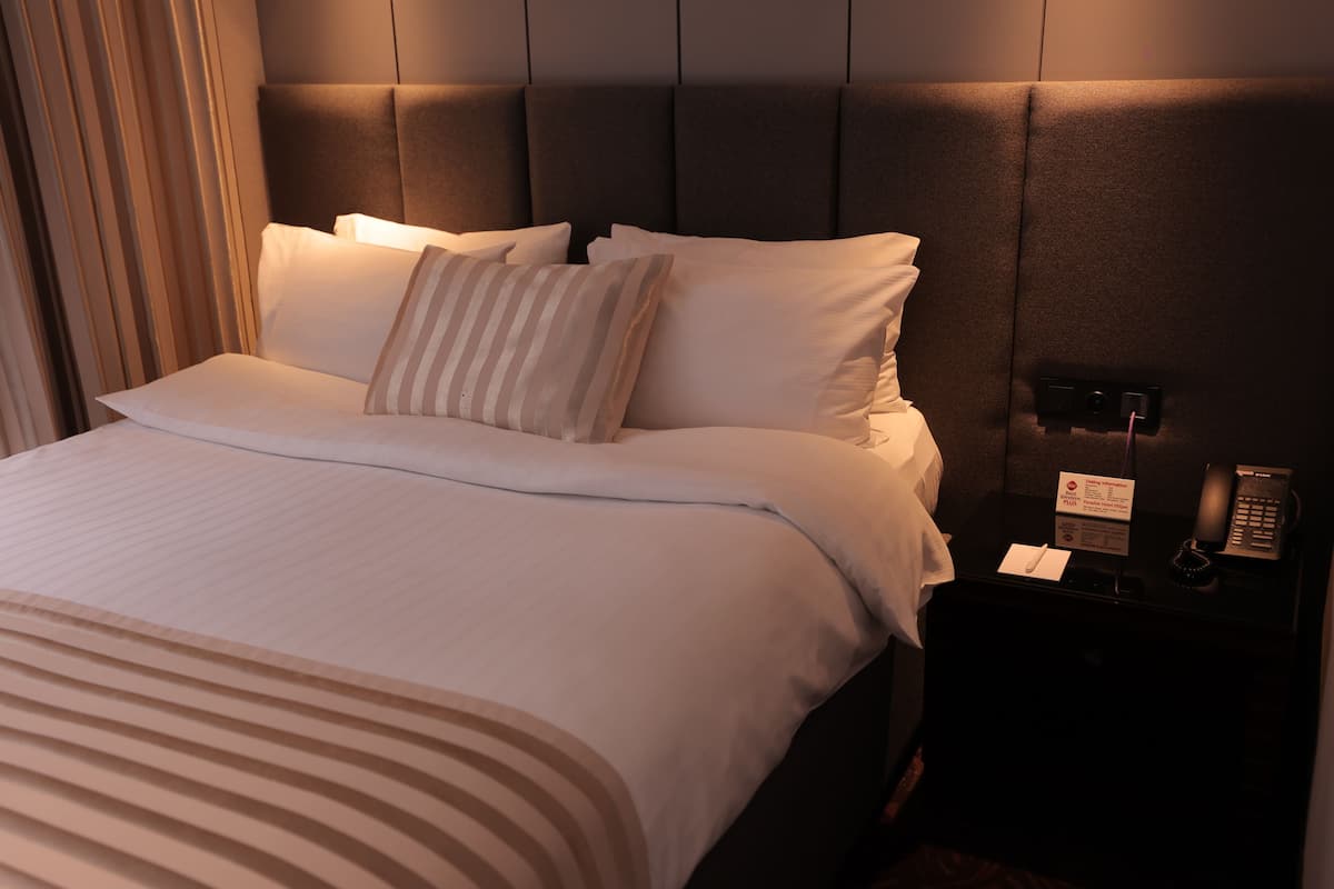 Comfort Room, 1 Queen Bed, Non Smoking, Balcony | Premium bedding, Select Comfort beds, in-room safe, blackout drapes