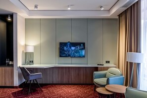 Kamar Eksekutif, 1 Tempat Tidur King, Bebas Asap Rokok, balkon | Seprai premium, tempat tidur Select Comfort, dan brankas