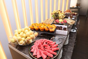 Tägliches inbegriffenes Frühstücksbuffet