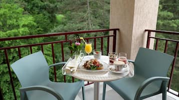 Premium bedding, Select Comfort beds, in-room safe, blackout drapes