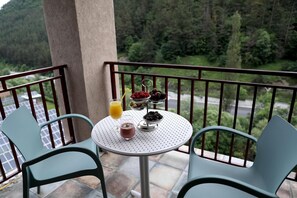 Superior Room, 1 King Bed, Non Smoking | View from room