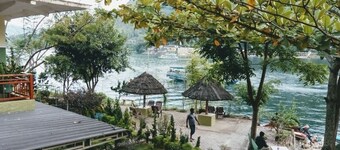 Pandu Lakeside Hotel Parapat - Toba Lake