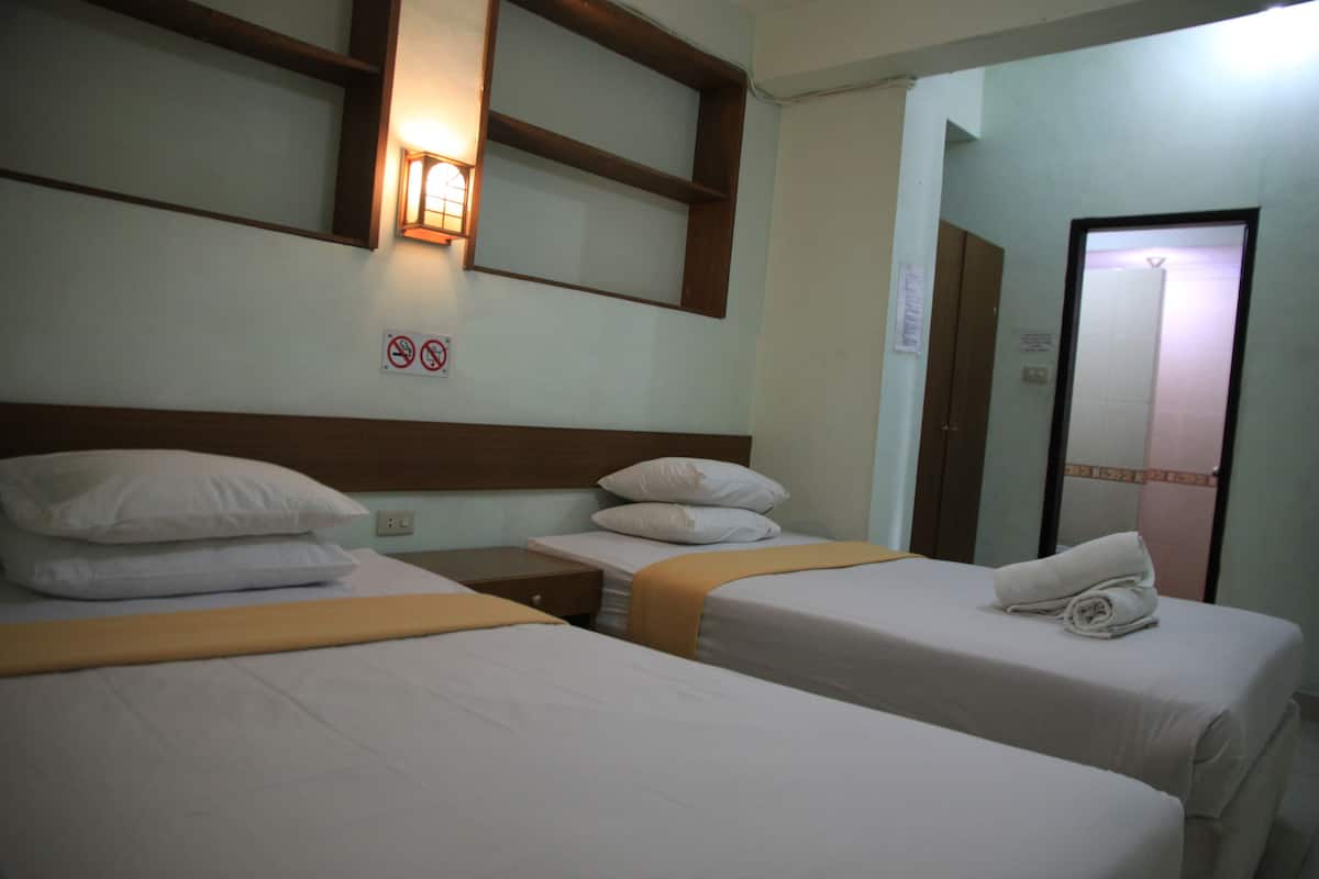 Family Triple Room, 1 Bedroom, Private Bathroom, Lake View | Egyptian cotton sheets, premium bedding, desk, free WiFi