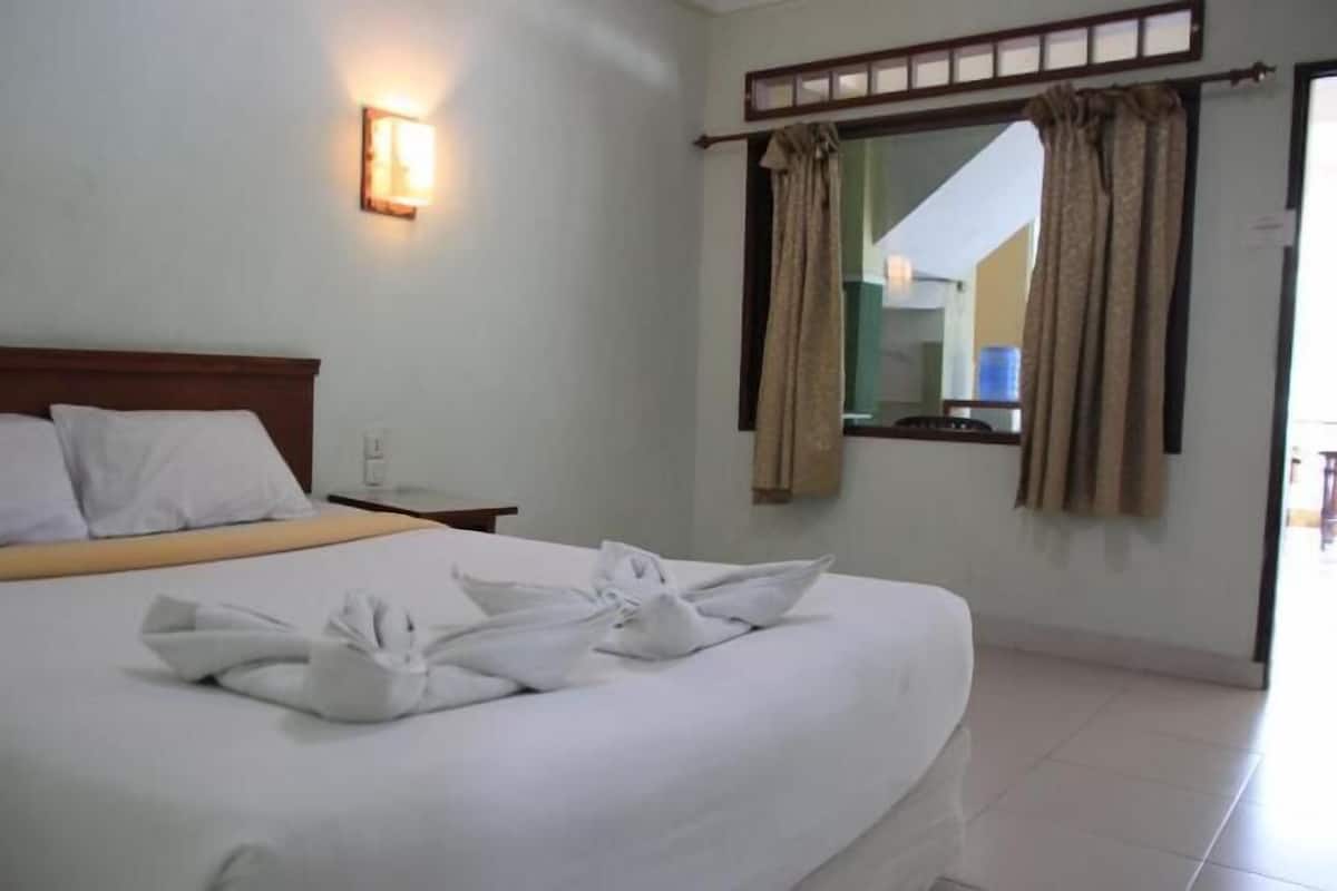 Egyptian cotton sheets, premium bedding, desk, free WiFi