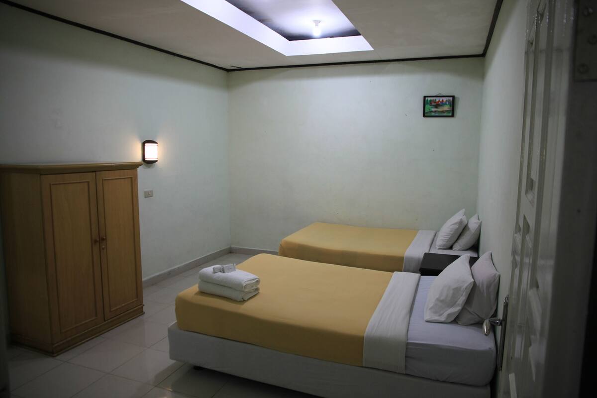 Familiekamer, 2 slaapkamers, privébadkamer, uitzicht op meer | Lakens van Egyptisch katoen, luxe beddengoed, een bureau, gratis wifi