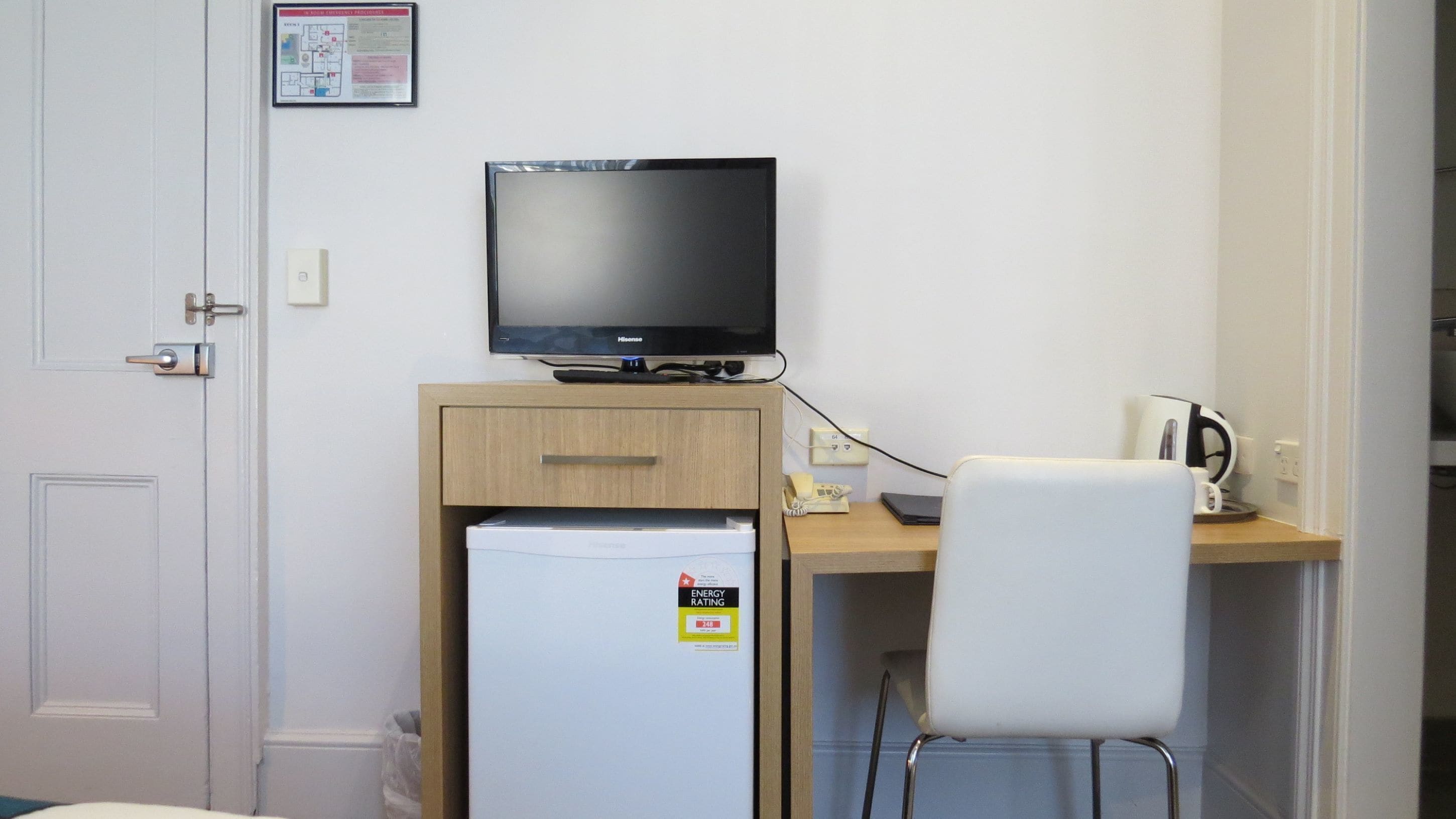 1 bedroom, desk, free cots/infant beds, free wifi