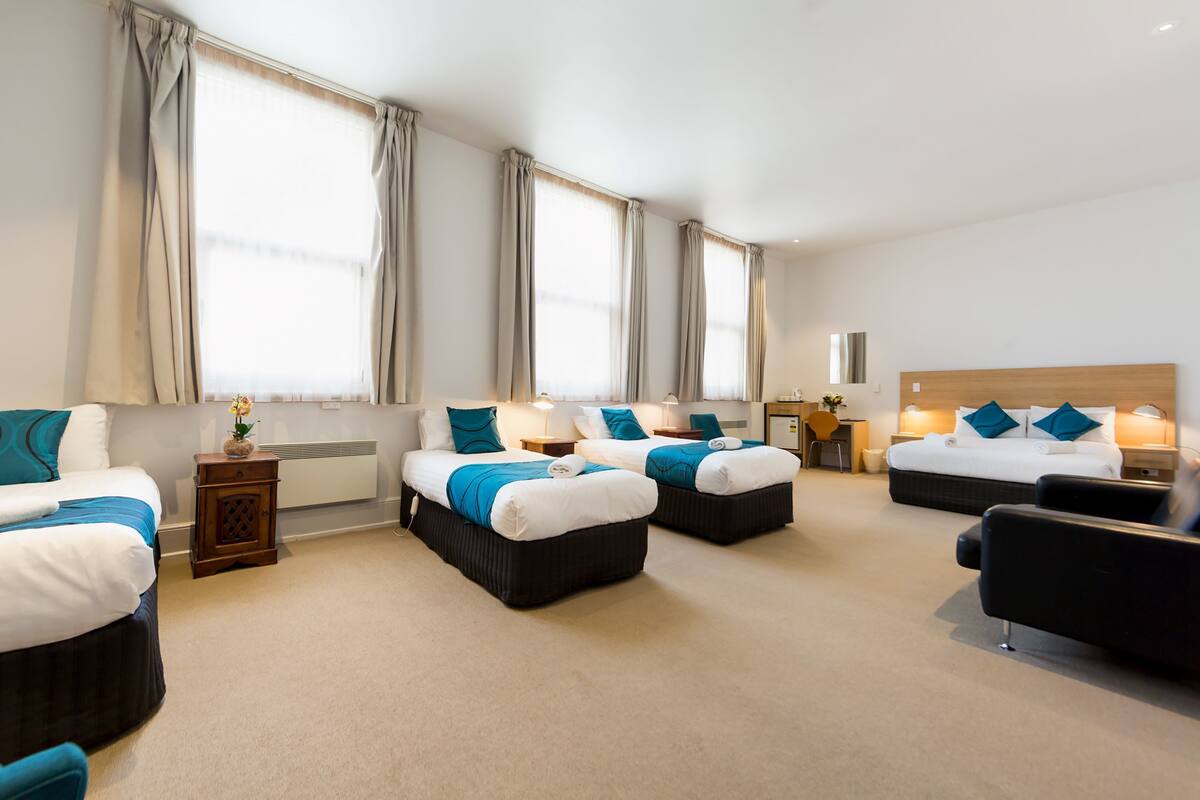 Quadruple Room | Desk, cribs (free), WiFi (free), bed sheets