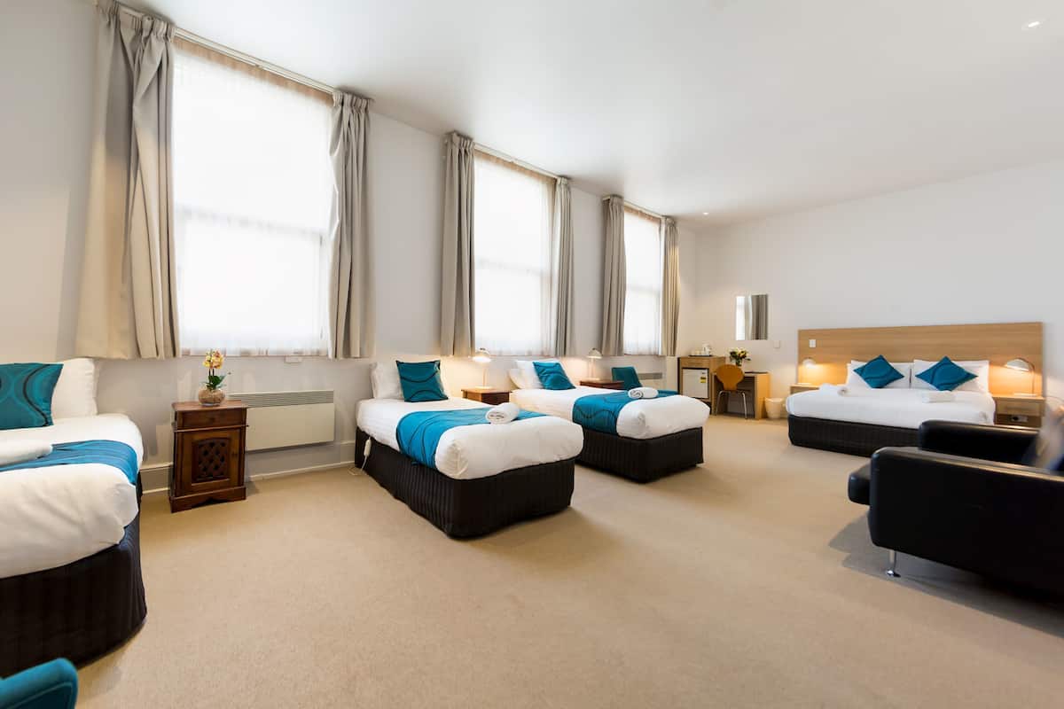 quadruple room | 1 bedroom, desk, free cots/infant beds, free wifi