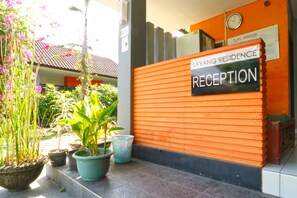 Indtjeknings-/udtjekningsautomat