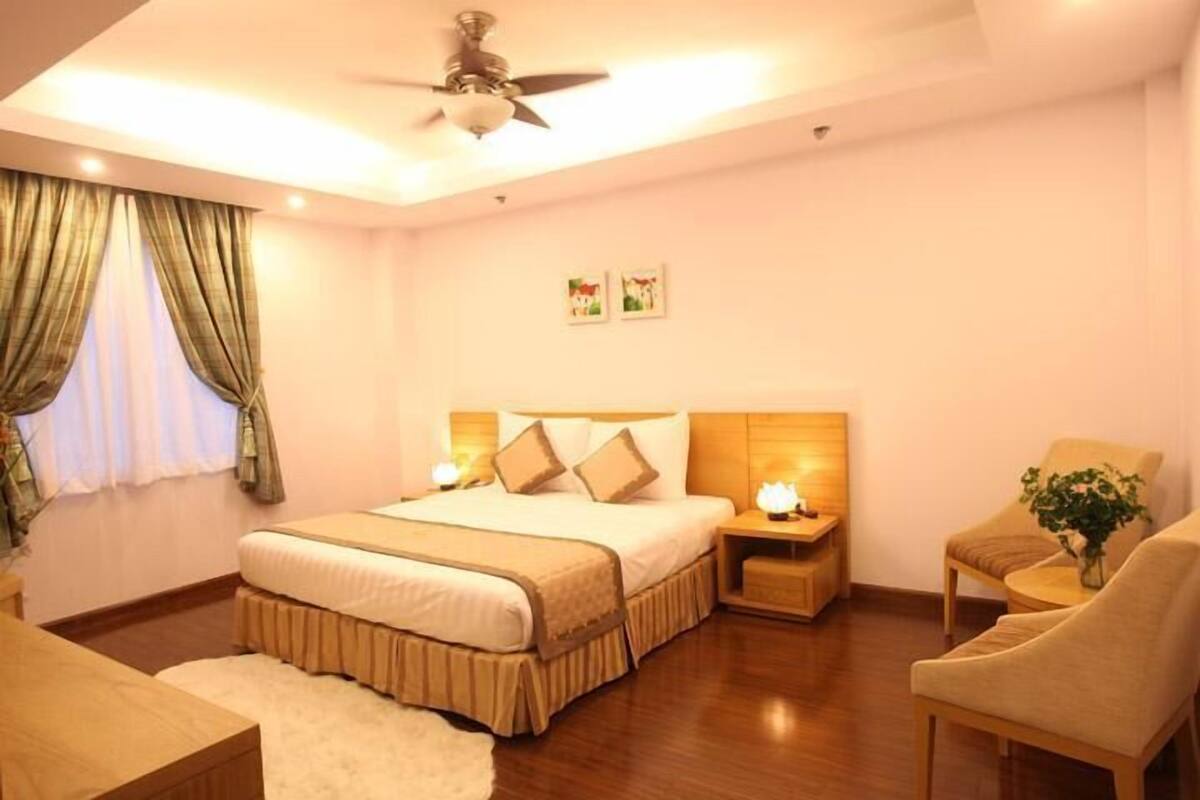 Senior Suite, 1 King Bed | Minibar, desk, free WiFi