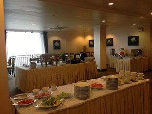 Servizio di colazione, pranzo, cena e brunch